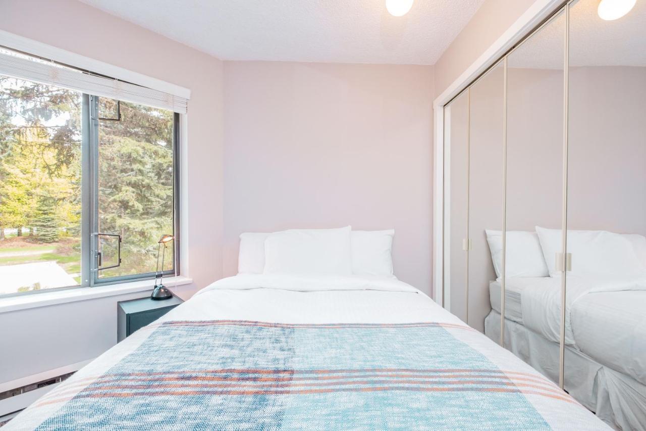 Snowberry By Outpost Whistler Villa Exteriör bild