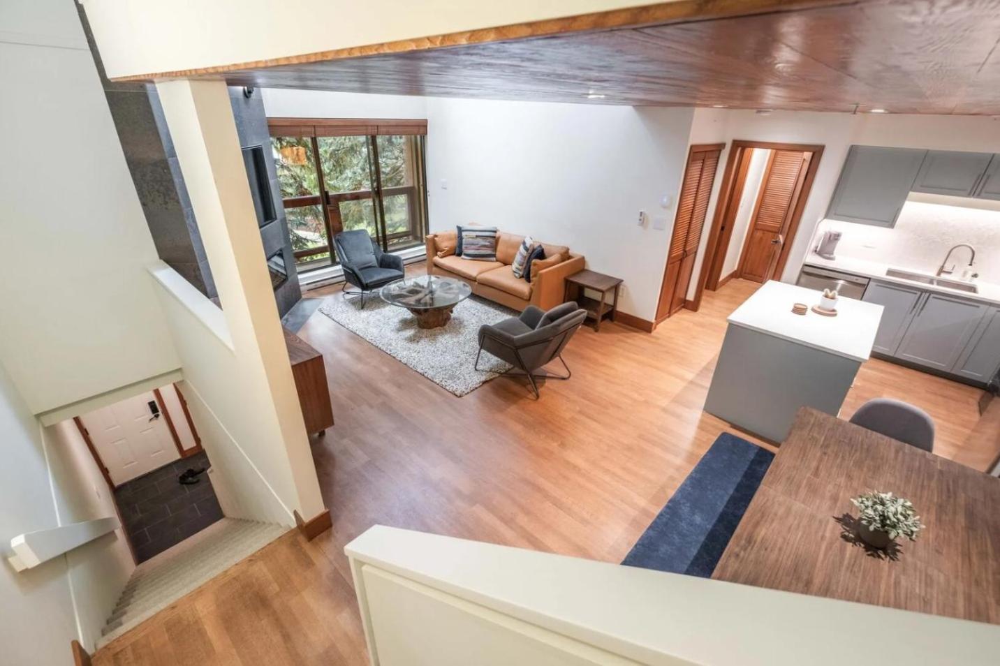 Snowberry By Outpost Whistler Villa Exteriör bild