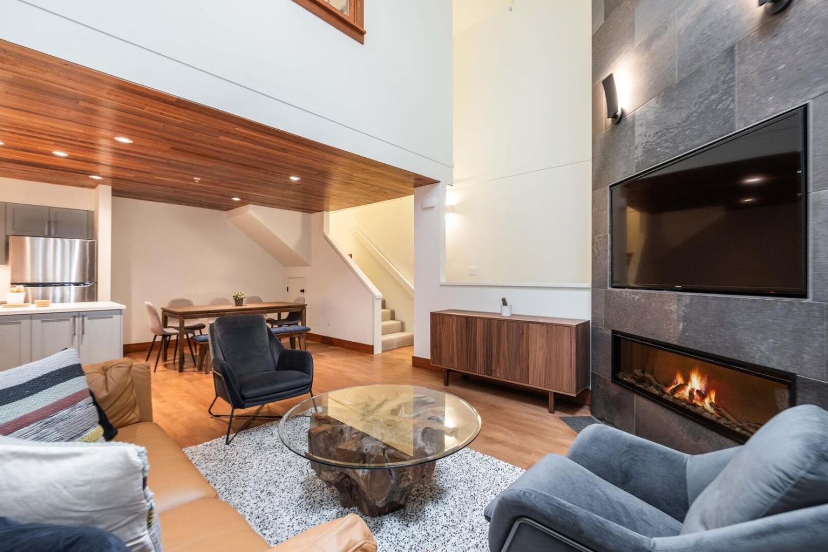 Snowberry By Outpost Whistler Villa Exteriör bild