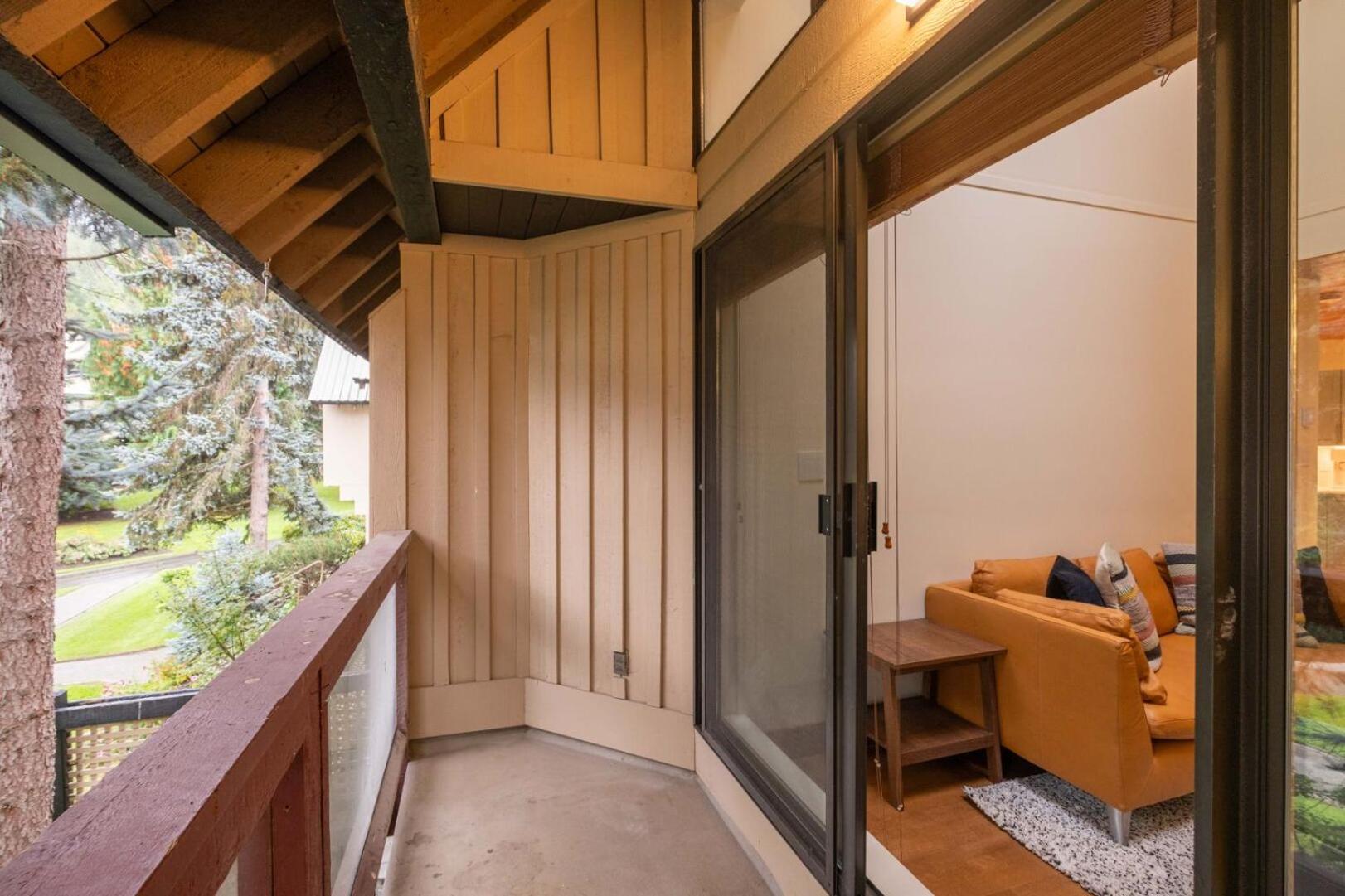 Snowberry By Outpost Whistler Villa Exteriör bild